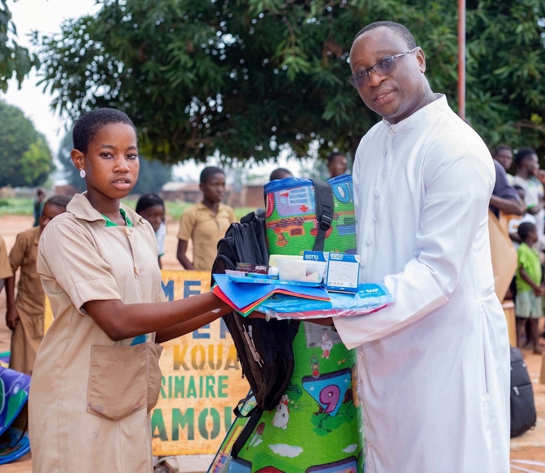 Caritas Bénin et CRS offrent des kits scolaires à
391 écoliers issus de familles déplacées