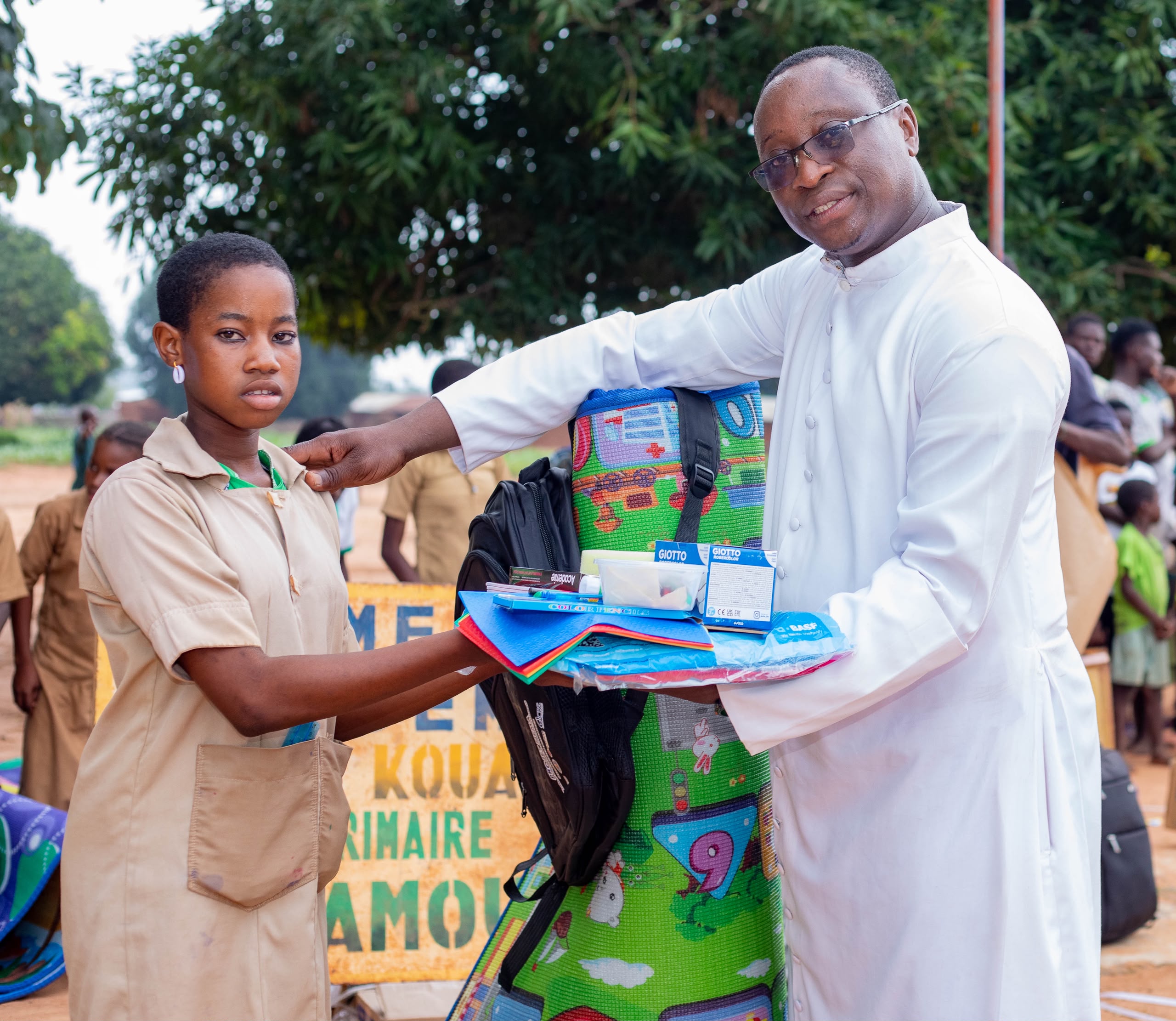 Caritas Bénin et CRS distribuent des kits scolaires à
391 écoliers issus de familles déplacées